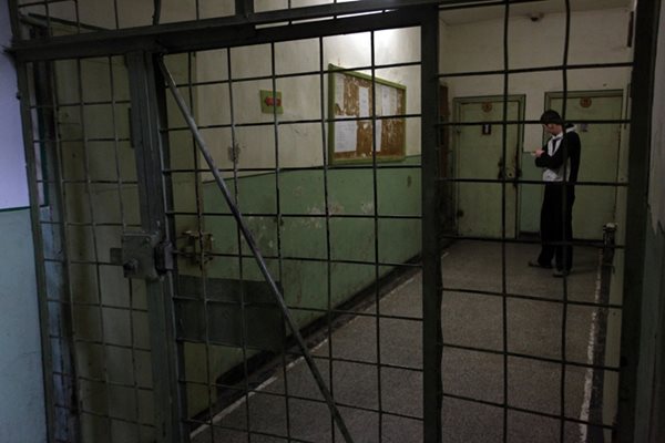 Затворът е разположен на остров Персин