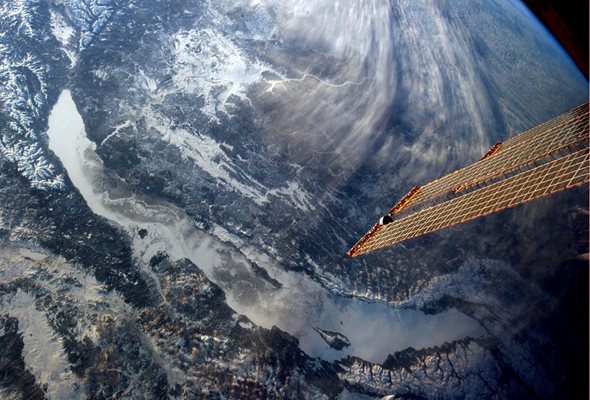 Езерото Байкал в Сибир, заснето от Международната космическа станция.