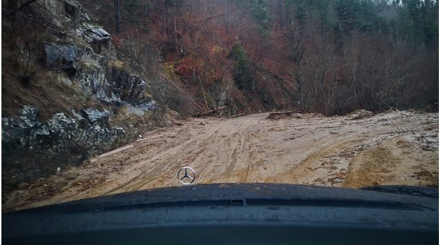 В Родопите преляха реки, наводнени са къщи, Рудозем, Неделино и Борино обявиха бедствано положение