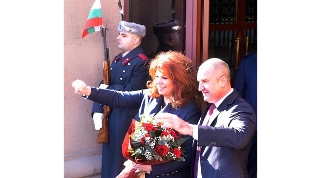 Румен Радев и Илияна Йотова влиза в президентството за началото на втория си мандат. През него държавният глава взе съветник от заместничката си.