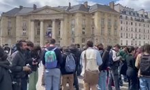 Парижки студенти блокираха Института за политически изследвания заради войната в Газа (Видео)