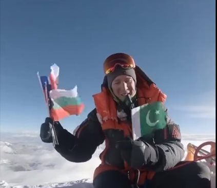 Алпинистът, видял последно Атанас Скатов, отдаде почит към загиналите си на К2 приятели (Видео)