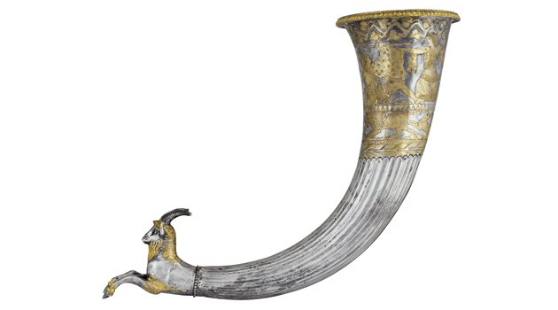 Сребърен ритон с протоме на козел и изображение на Смъртта на Орфей, 
за който излезе информация, че се предлага на черния пазар, малко след 
като експонатът беше иззет от Прокуратурата.
420-410 г. пр. Хр.

