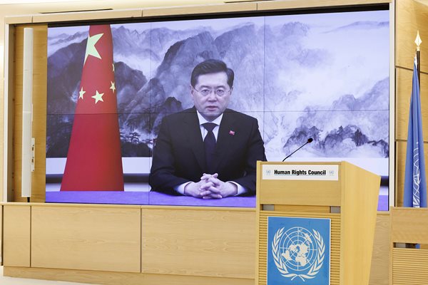 Японски външен министър в Китай за първи път от повече от 3 години