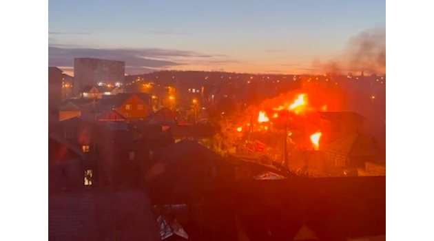 Военен самолет e падна. в жилищен микрорайон в Иркутск и предизвикал пожар.