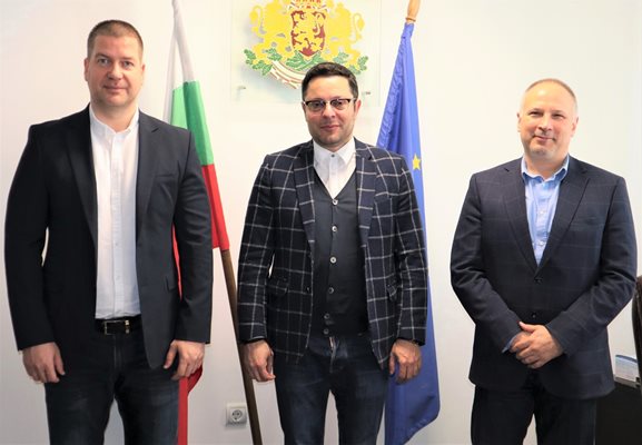 Живко Тодоров, кмет на Стара Загора, Александър Пулев, министър на иновациите и растежа, и Иван Чолаков, областен управител на Стара Загора (от ляво на дясно)