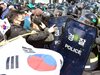 Размирици избухнаха в Южна Корея (Видео, снимки)
