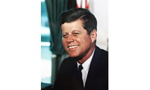 Кенеди убит от американски полицай в Далас