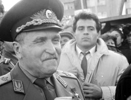 Добри Джуров на организирания от БКП митинг на 17.11.1989 г.