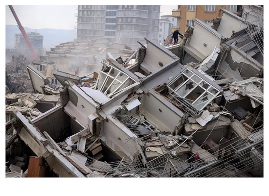 Кадър на Стоян Ненов от земетресението в Турция миналата година