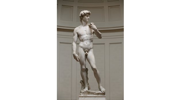 Ренесансовата скулптура “Давид” впечатлява с детайлите си и е висока 5,17 м.