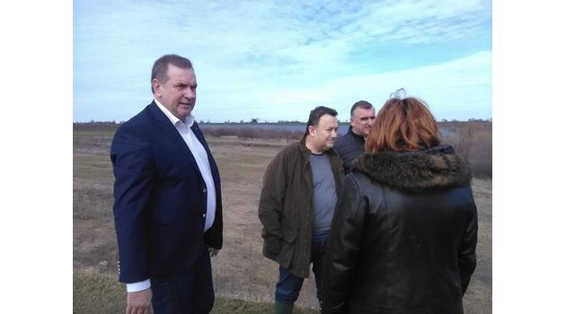 Зам.министърът на енергетика Красимир Първанов провери ня масто как се укрепва яз. "Рогозен"-1 във Врачанско.