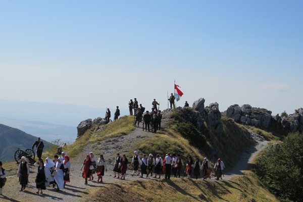 На орлово гнездо пак гърмяха пушки