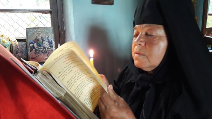 Сестра Серафима моли за помощ