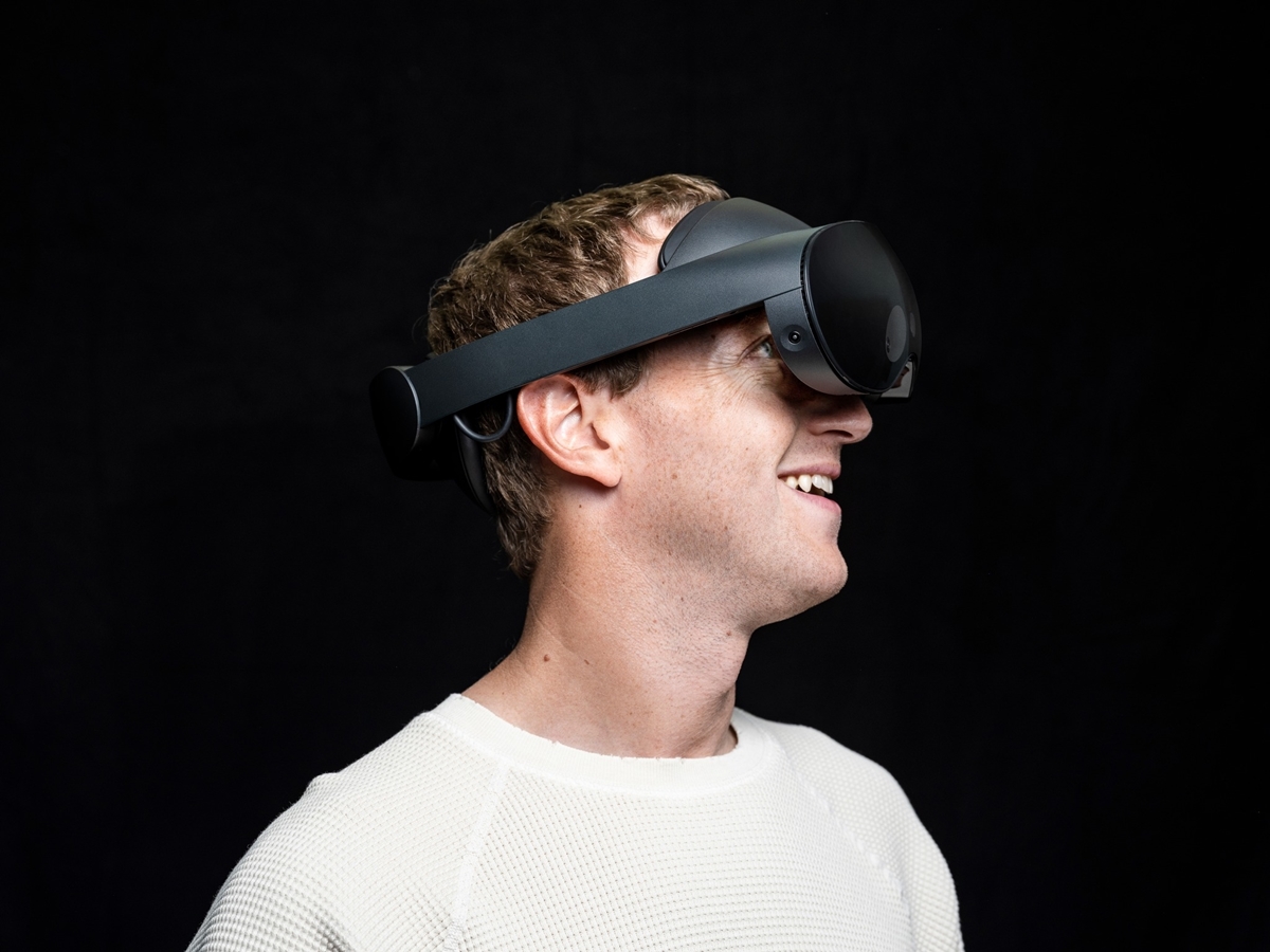 Марк Зукърбърг представи устройството за смесена реалност