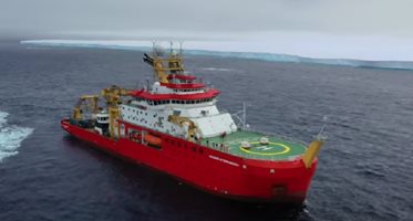 Британски изследователски кораб пресече пътя на най-големия айсберг (Видео)