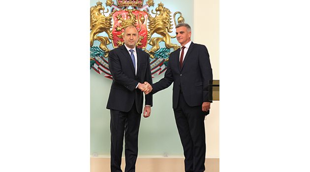 Два пъти Радев назначава Стефан Янев за служебен премиер, днес не си говорят.