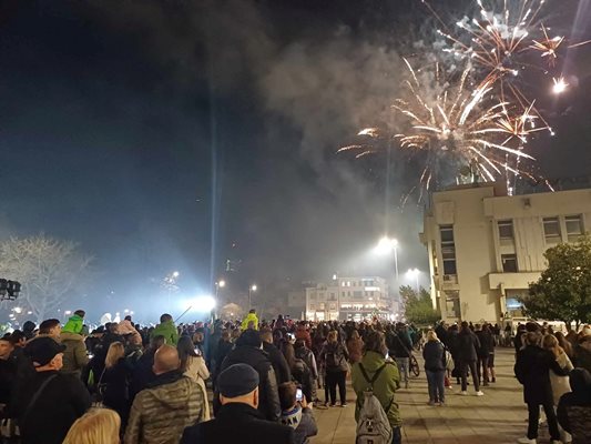 Огнени букети озариха небето на Пловдив. Снимки: Авторът