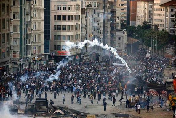 На митингите в Истанбул участват и деца на функционери от партията на премиера