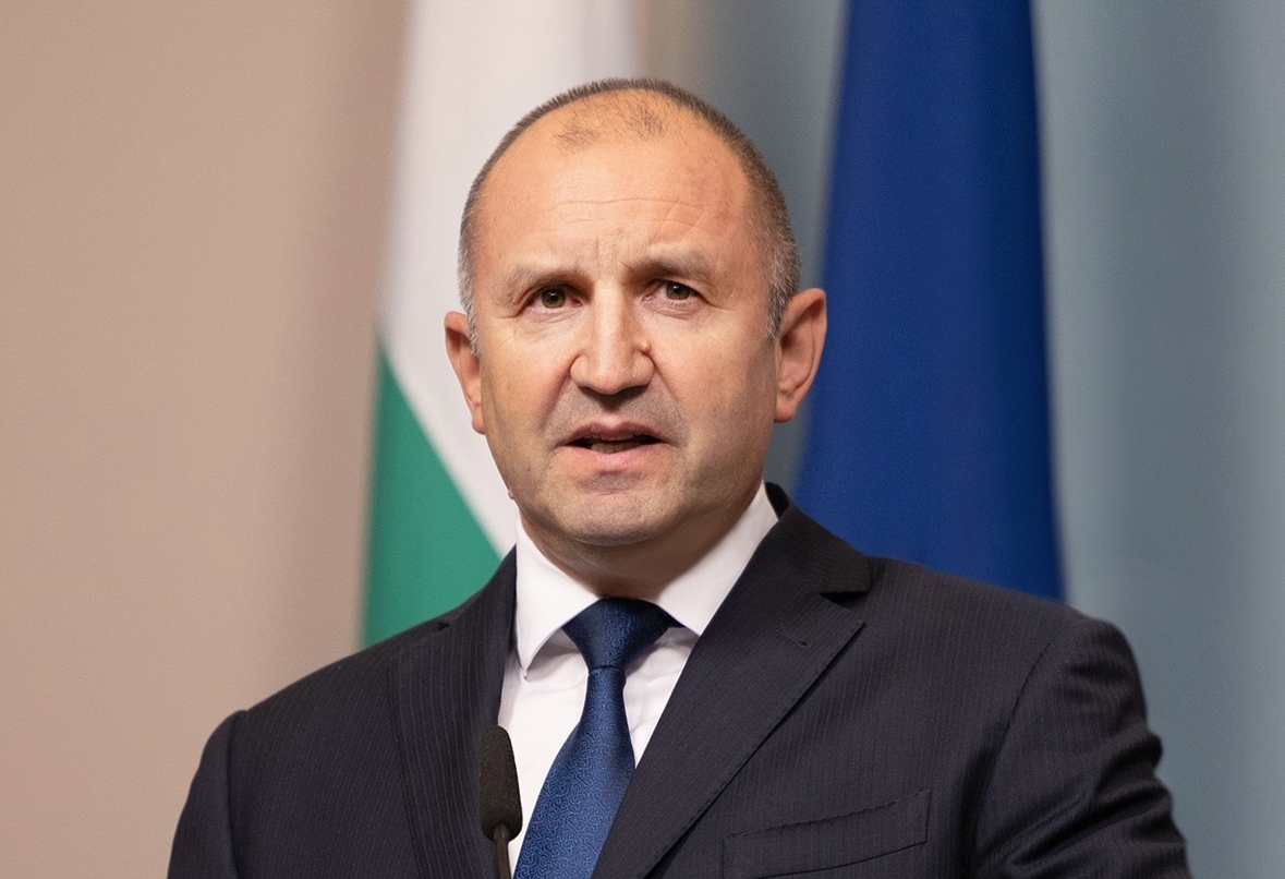 Работи ли Радев за националния интерес на България?