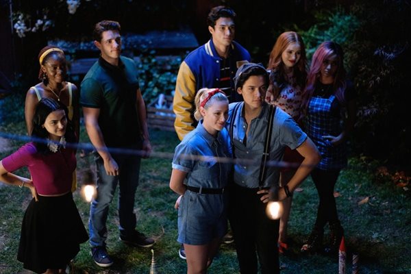 “Ривърдейл” (Riverdale), 7-и сезон. От 30 март по The CW.
Финален (уж) сезон на култовата юношеска драма за група приятели, които разследват мрачните тайни на градчето си.