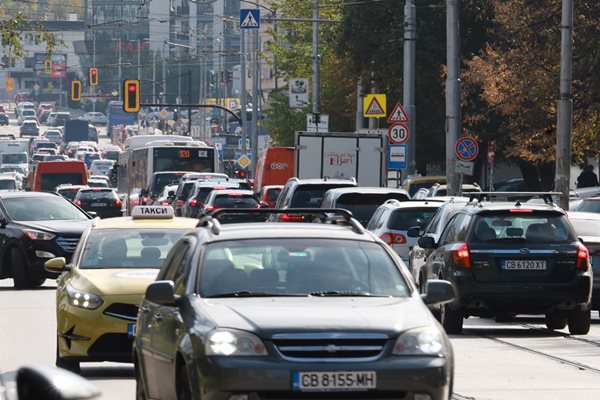 Най-новата и неврологична точка в столицата се оказа бул. “Черни връх”, където през последните седмици се образуват километрични задръствания.