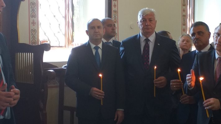 Президентът Румен Радев присъства на тържествената литургия в църквата в с. Труд