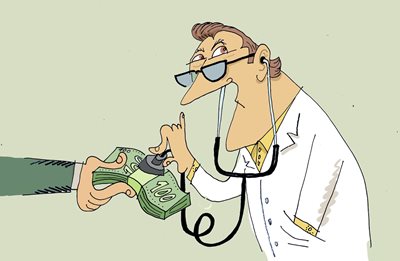 Роднините на опериран болен дават на хирург пачка пари:
- Докторе, кажете - ще живее ли?
   Хирургът преброява парите и казва:
- Засега - не... СНИМКА: Ивайло Нинов