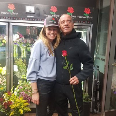 Ерос Рамацоти купува рози от българка