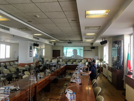Открито заседание на КЕВР за цената на газа през май, онлайн се включва шефът на "Булгаргаз" Николай Павлов.