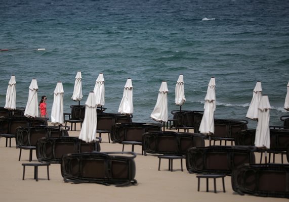 Ще останат ли празни чадърите по Черноморието тази година?