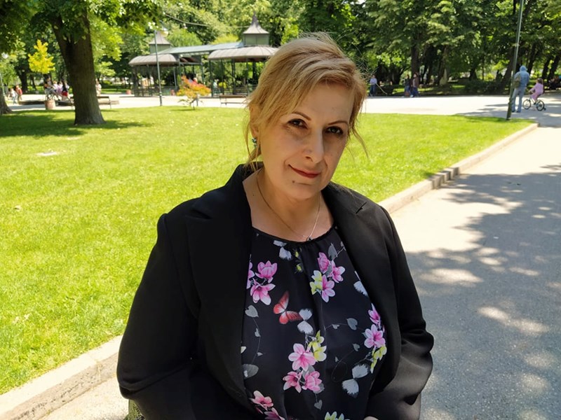 Бившата депутатка от Пловдив Елена Гунчева прописа стихове