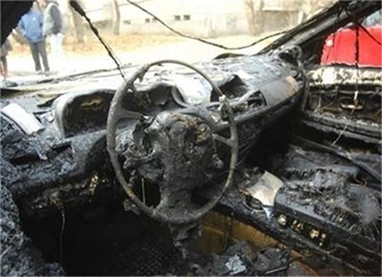 Запалиха автомобил в Добрич СНИМКА: Архив, 24 часа