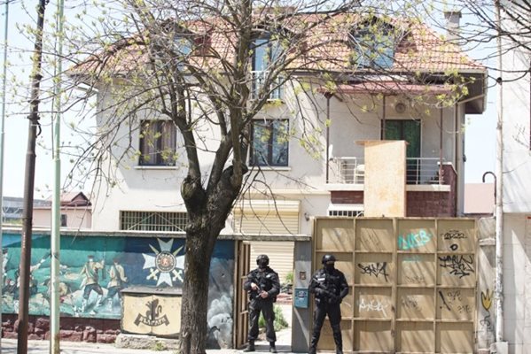 Къщата на  ул. “Черковна”,  в която бяха арестувани биячите, е много близо до дома на Слави Ангелов.