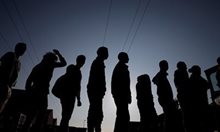 Засилен поток от нелегални мигранти в Еленския балкан, хванаха 30 мъже в бус