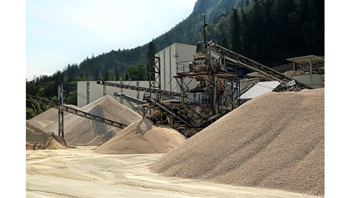 Пътят да кариерата за добив на инертни материали край Ръжево Конаре ще бъде затворен