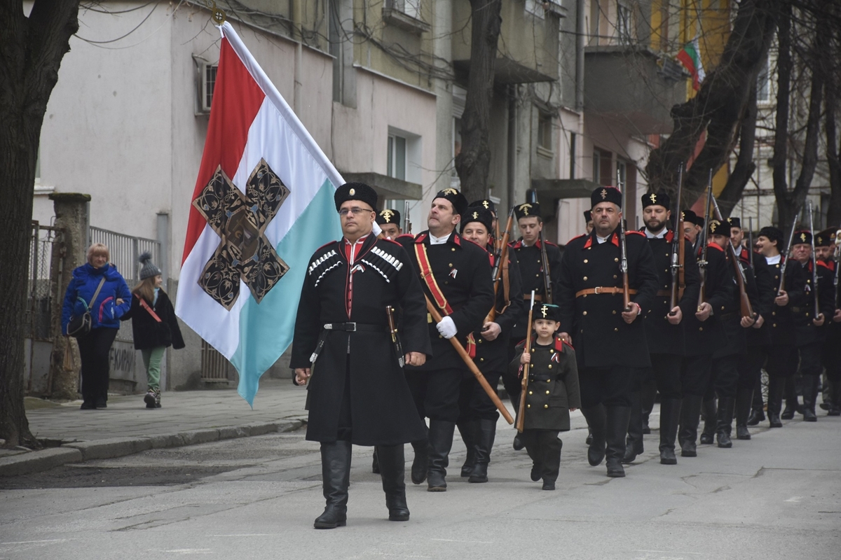 Шествие и концерт на ансамбъл "Пирин" за Националния празник в Благоевград