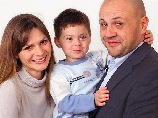Светлана и Томислав Дончеви със сина си Александър
СНИМКИ: ЛИЧЕН АРХИВ

