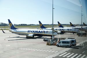 Ryanair спира полетите до юни