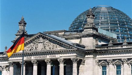 Остъкленият купол на германския парламент е една от най-големите туристически атракции на Берлин и се посещава от 3 милиона души годишно.
Снимка интернет
