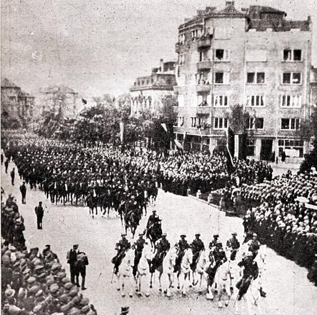 1937 г. Първият военен парад след забраната от Ньойския договор ...