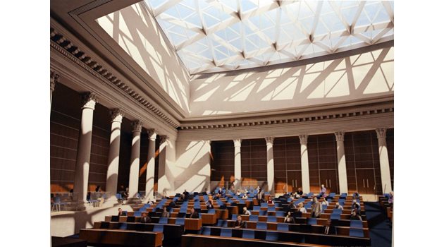 Новата пленарна зала е по модел на Бундестага със стъклен таван.
