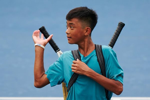 Уан Фа – тенисистът с бамбукова кошница от юннанско село и неговата мечта за световните кортове