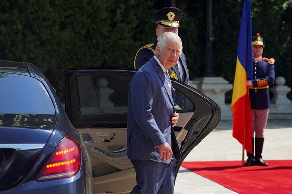 Крал Чарлз III бе официално посрещнат в Букурещ СНИМКА: Ройтерс