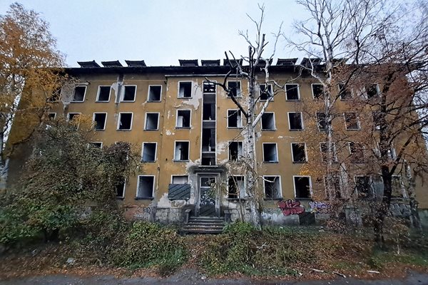 На снимката е бившата сграда на Транспортната болница.