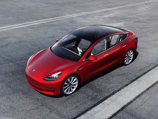 Всяка четвърта продадена нова кола на ток в Европа е Tesla