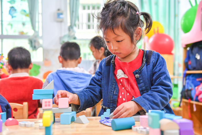 Проект в Китай работи за детска градина във всяко село