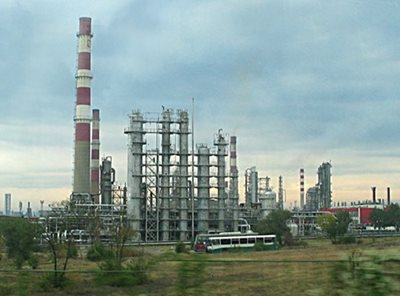 При какви форсмажорни обстоятелства държавата може да поеме управлението на рафинерията в Бургас?