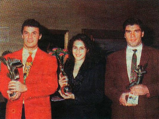 Боби Михайлов и Мария Петрова един до друг на първата им обща снимка от спортните икари през 1994 г., два дни след като се запознават в дискотека. Снимка: "24 часа"