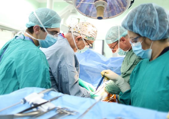Операцията е извършена от екипа на проф. Никола Владов.